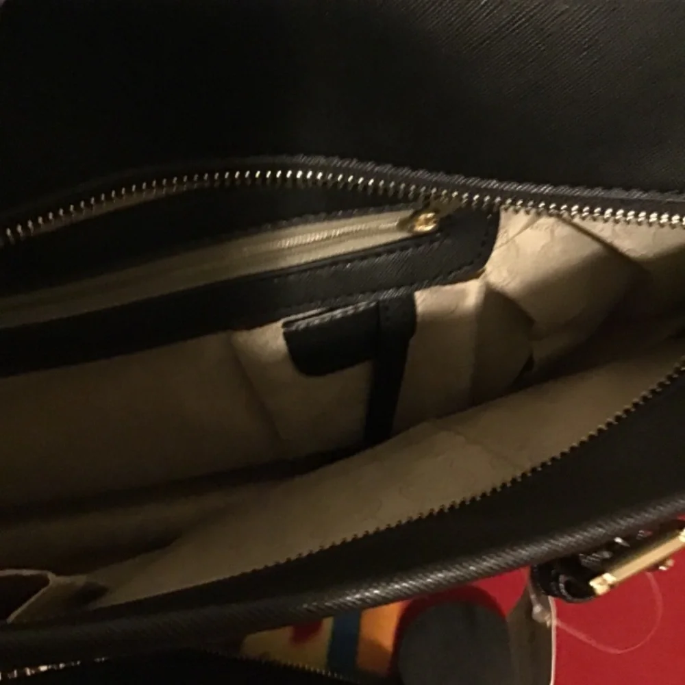 🔥SALE! NWT, MICHAEL KORS, JET SEY CHARM, SHOULDER BAG, AND WALLET🔥🔥 - Picture 3 of 6